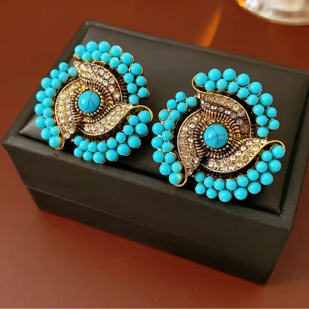 Vintage Style Turquoise and Gold Earrings - Picture 3 of 6